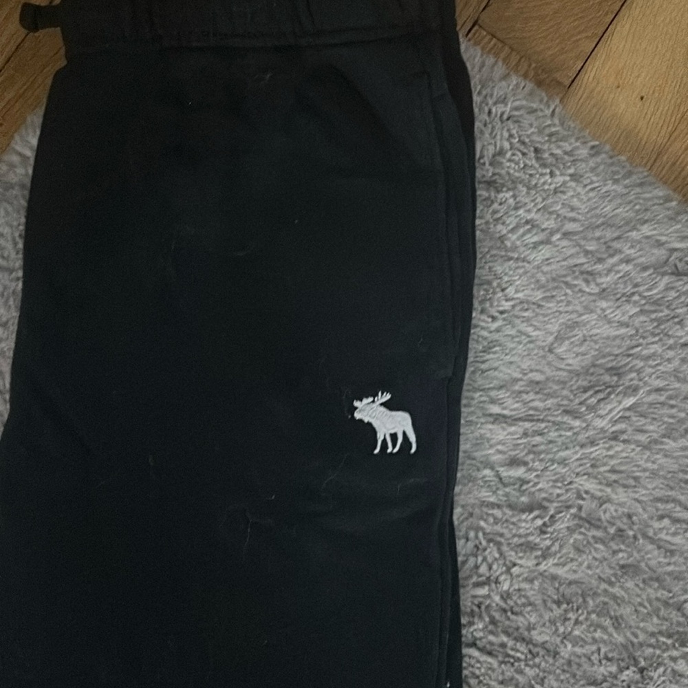 black sweatpants